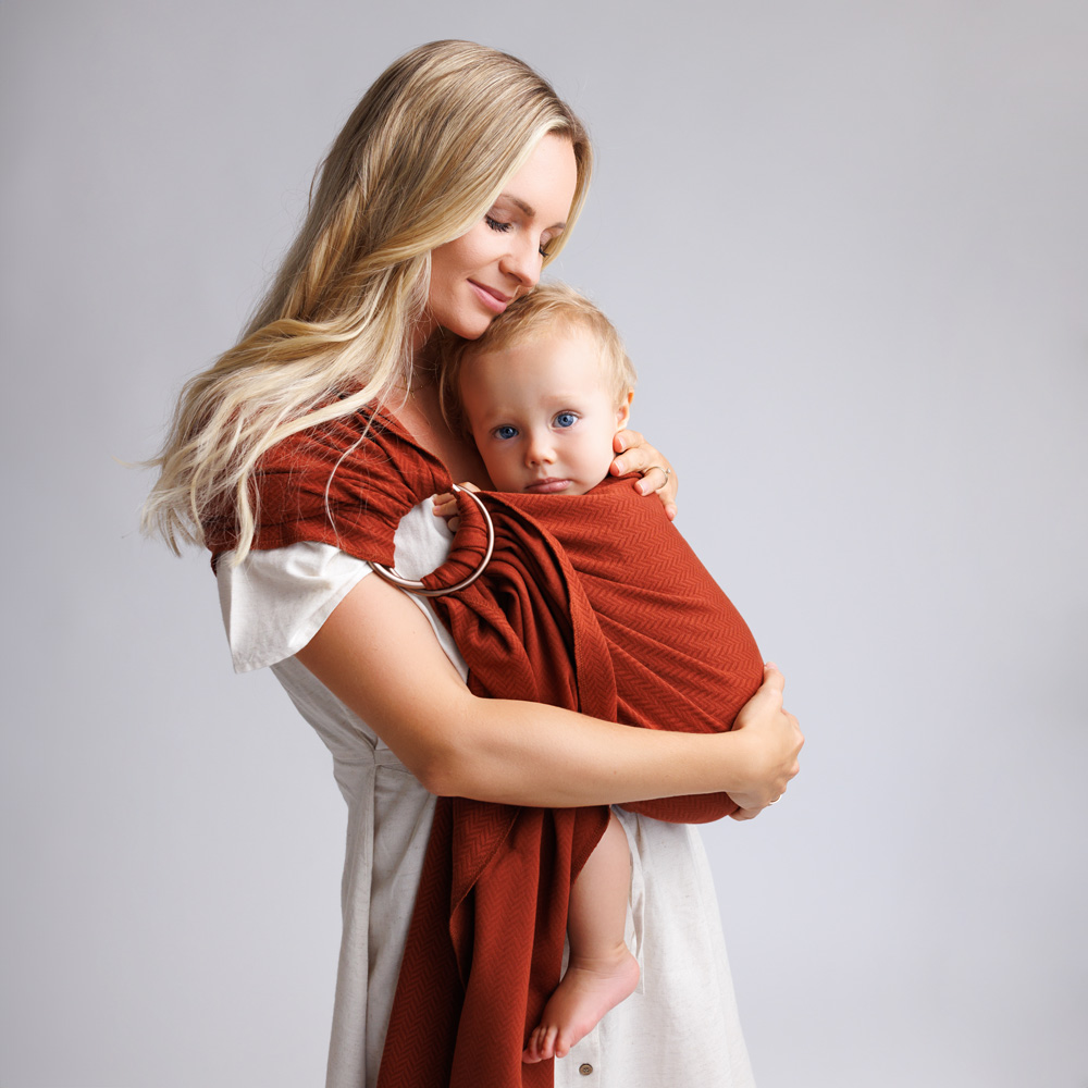 RingSling von cocoome als Babytrage in RUSTY rot